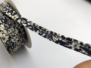 Fast piping - yndig og småblomstret i marine